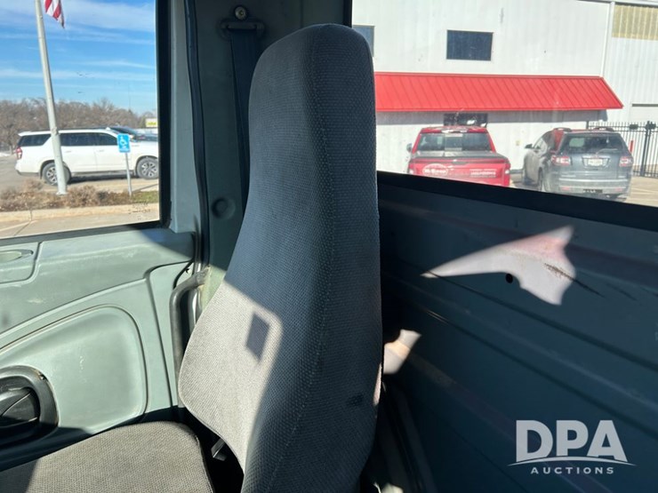 international-7400-image-60