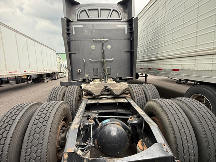 2019-peterbilt-579-image-4