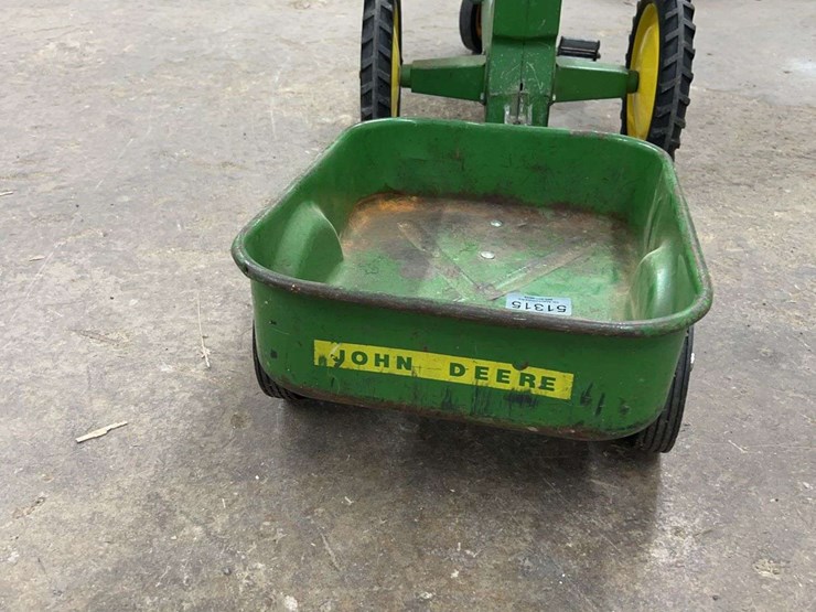 john-deere-pedal-tractor-w/-metal-wagon-image-16