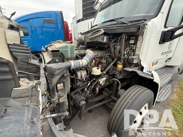 2019-peterbilt-579-image-12