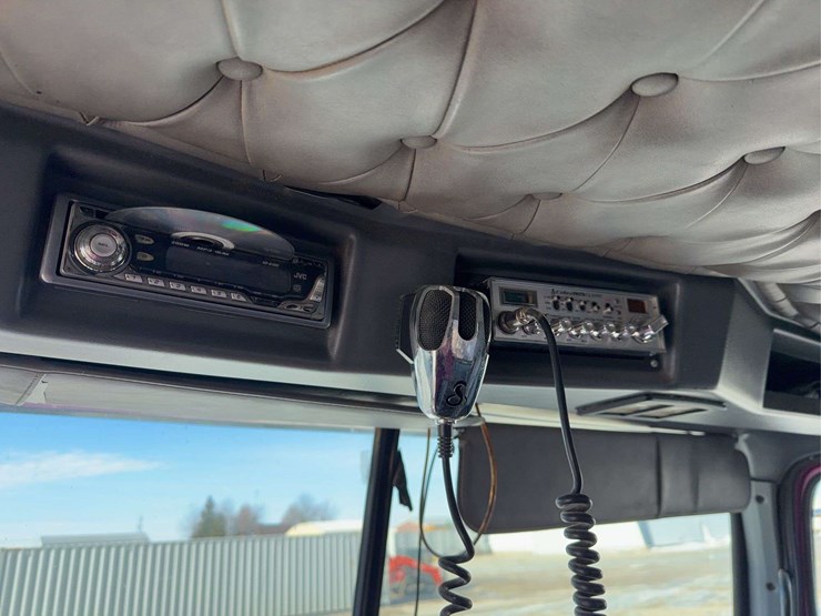 2001-western-star-semi-image-11