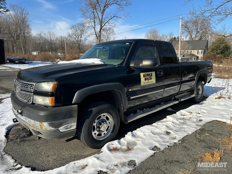 2005-chevrolet-2500hd-image-2