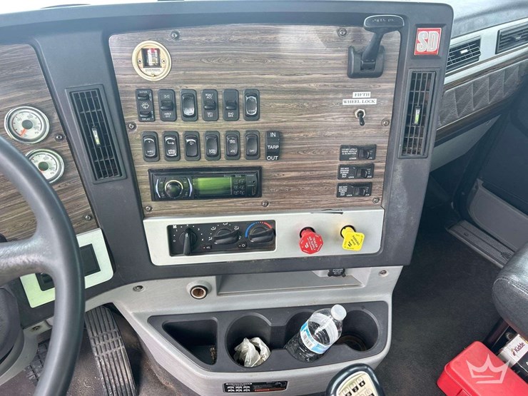 2015-freightliner-122sd-image-13