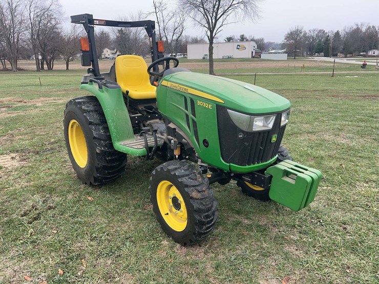john-deere-3032e-image-3