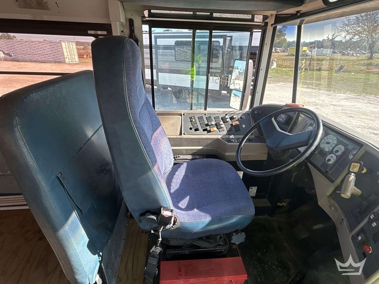 2003-ic-corporation-3000ic-school-bus-image-16