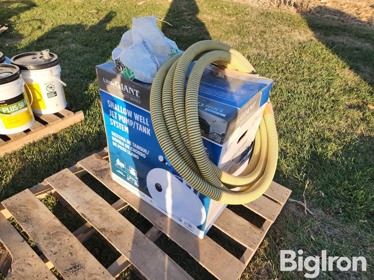 littlegiant-water-pump-w/-hose-image-1
