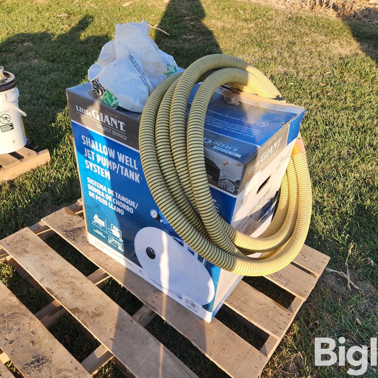 LittleGiant Water Pump w/ Hose
