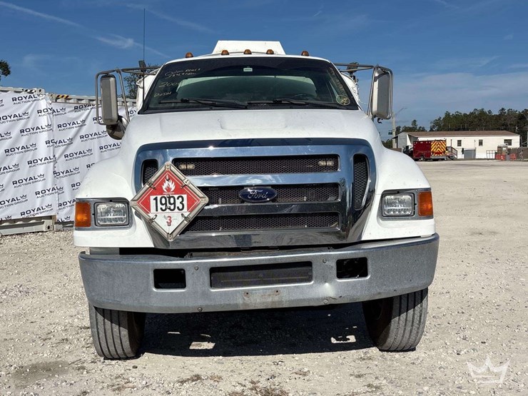 2006-ford-f750-image-33