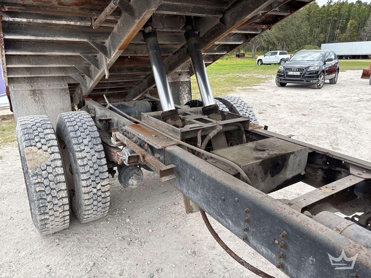 1999-gmc-c7500-s/a-dump-truck-image-14