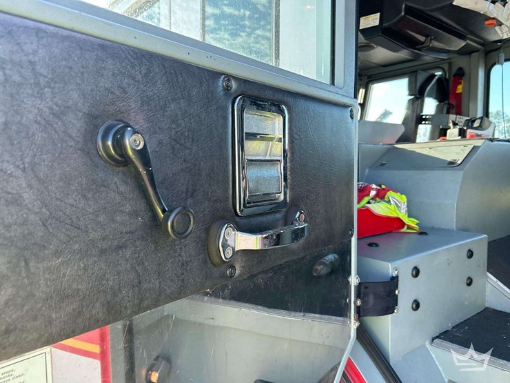 2004-pierce-tilt-crew-cab-pumper-fire-truck-image-19