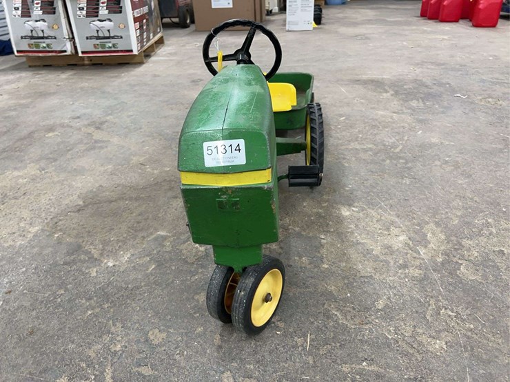john-deere-pedal-tractor-w/-metal-wagon-image-6