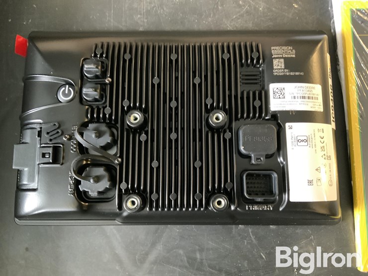 2025-john-deere-g5-plus-universal-display-image-4