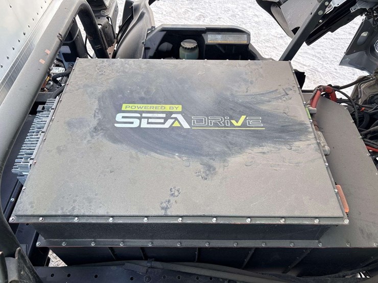 2020-hino-195-image-19