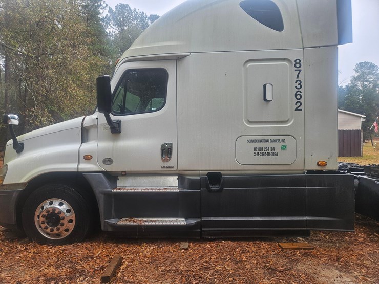 #177-•-benefit-lot-2015-freightliner-cascadia-450-semi-truck*-image-10