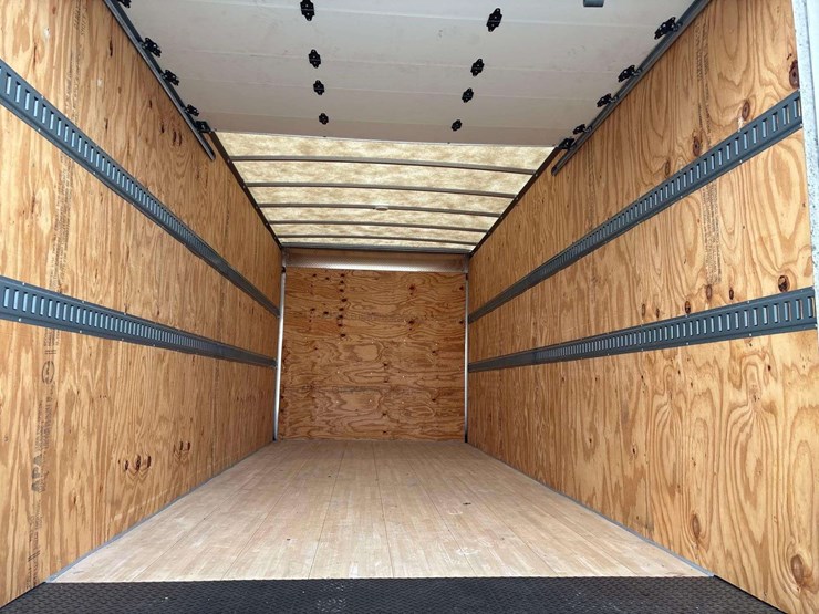 2020-hino-195-image-12