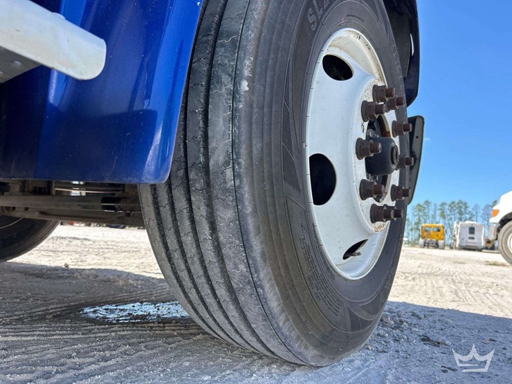 2018-freightliner-m2-106-image-41