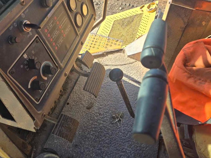 caterpillar-d4h-tsk-image-11