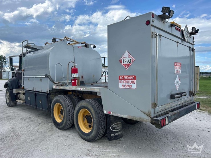 2004-mack-cv713-granite-fuel-and-lube-truck-image-4