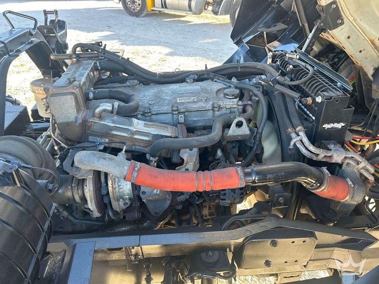 2018-isuzu-ftr-image-8