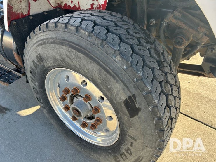 international-7400-image-27