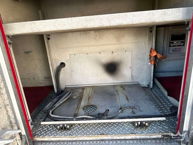 2004-pierce-tilt-crew-cab-pumper-fire-truck-image-45