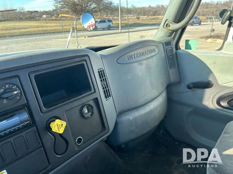 international-7400-image-61