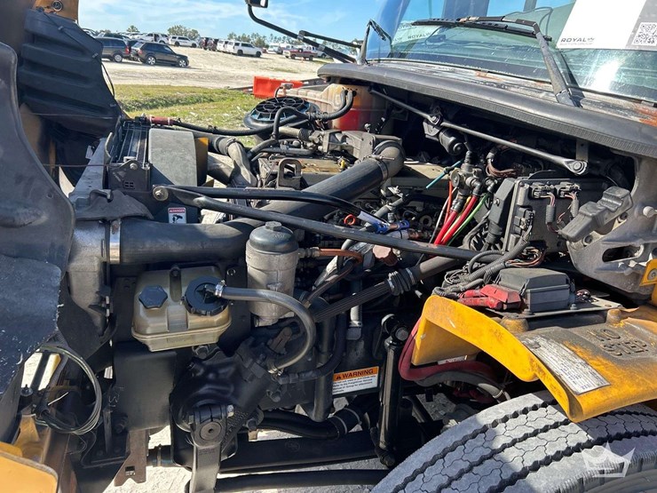 2008-freightliner-b2-image-7