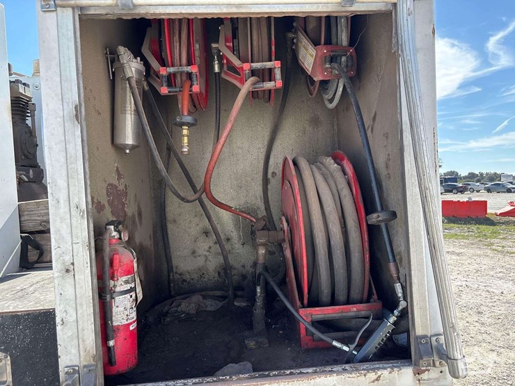 2006-ford-f750-image-31