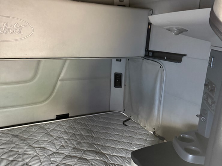 2019-peterbilt-579-image-20