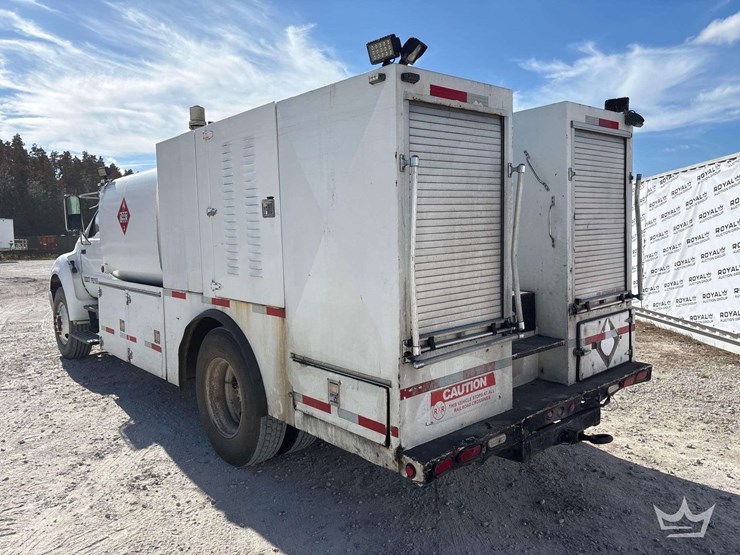 2006-ford-f750-image-4