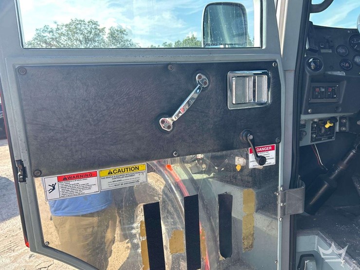 2001-pierce-spartan-model-tilt-pumper-fire-truck-image-6