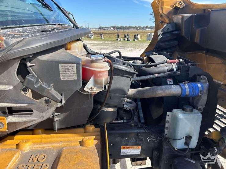 2008-freightliner-b2-image-8