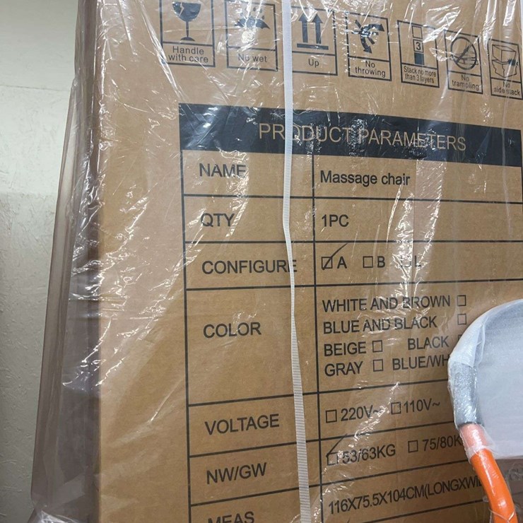 UNUSED MASSAGE CHAIR