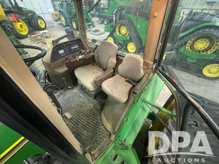 john-deere-8410t-image-30