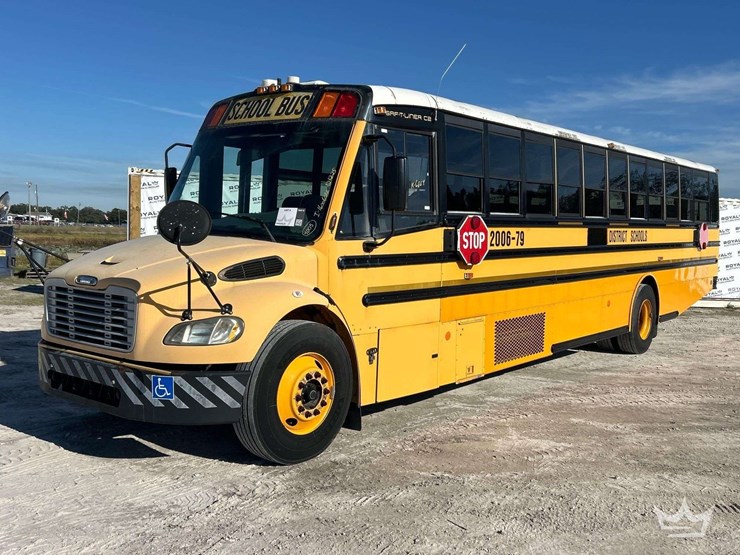2007-frienghtliner-b2-school-bus-image-1
