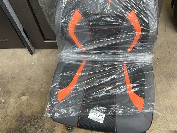 unused-spartan-zero-turn-mower-seats-image-1