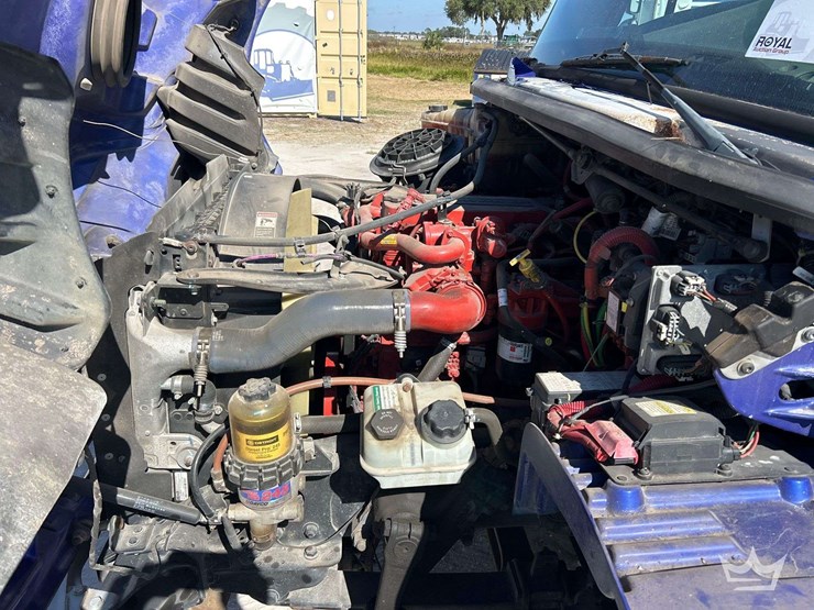 2018-freightliner-m2-106-image-9