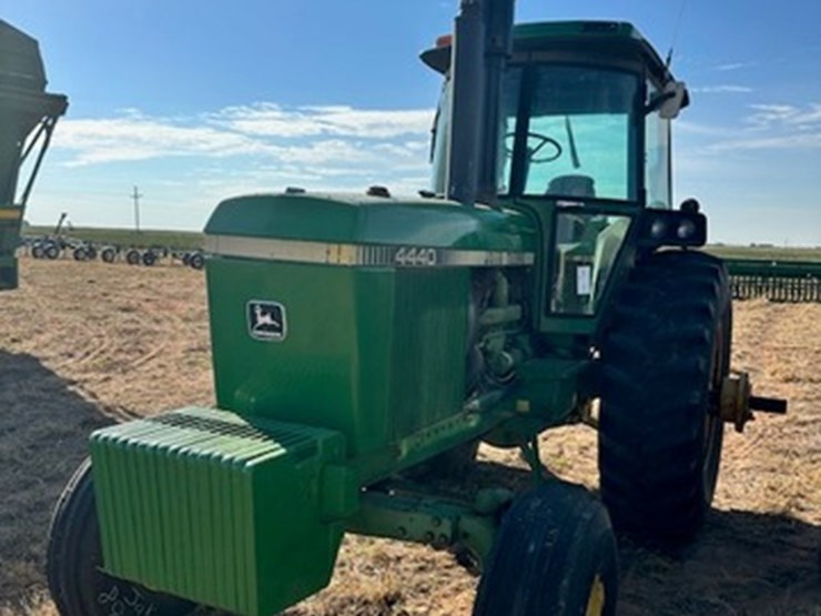 john-deere-4440-image-1