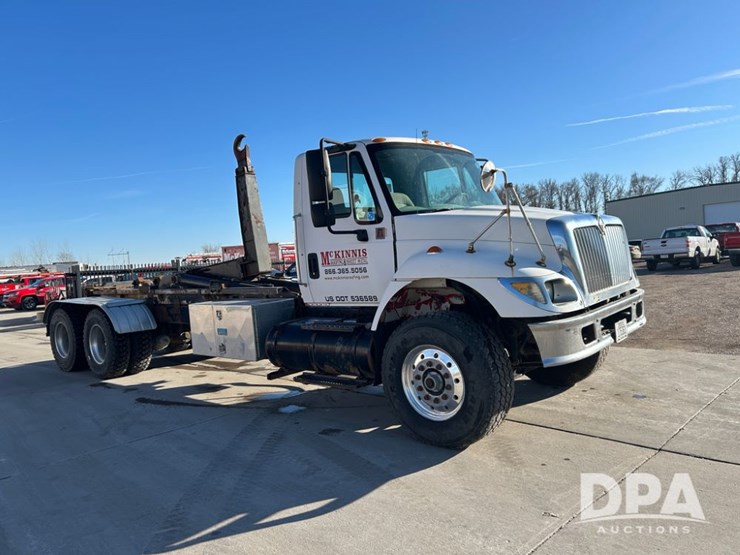 international-7400-image-10