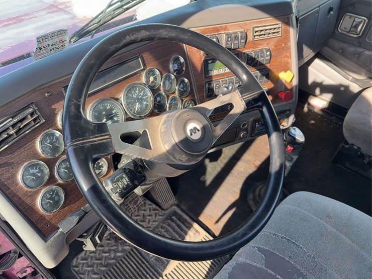 2001-western-star-semi-image-4