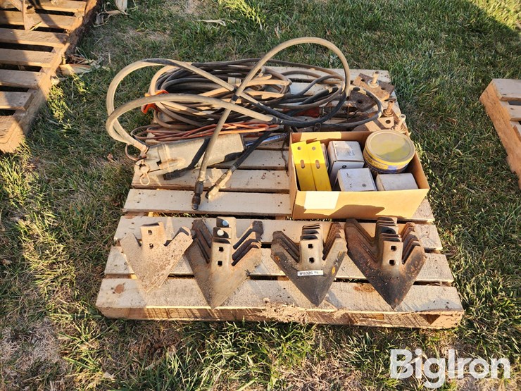 shovels-&-cylinders-image-2