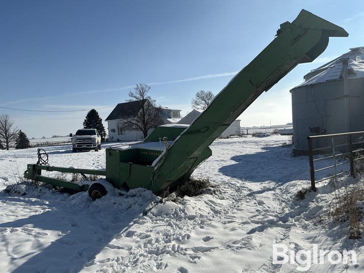 john-deere-300-image-6