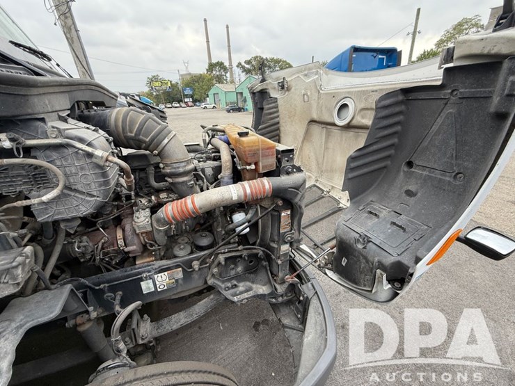 2019-peterbilt-579-image-17