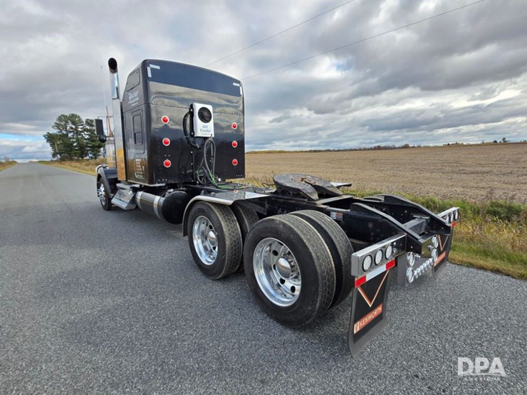 2019-kenworth-w900-image-5