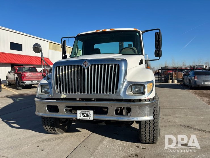 international-7400-image-12