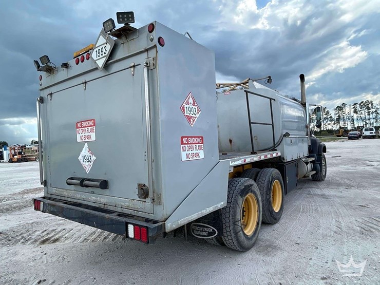 2004-mack-cv713-granite-fuel-and-lube-truck-image-3