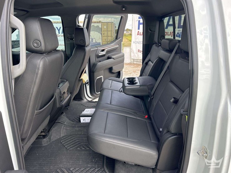 2023-chevrolet-1500-image-25