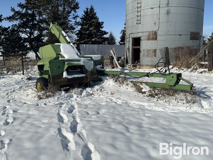 john-deere-300-image-3