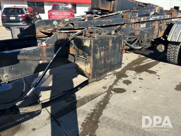 international-7400-image-29