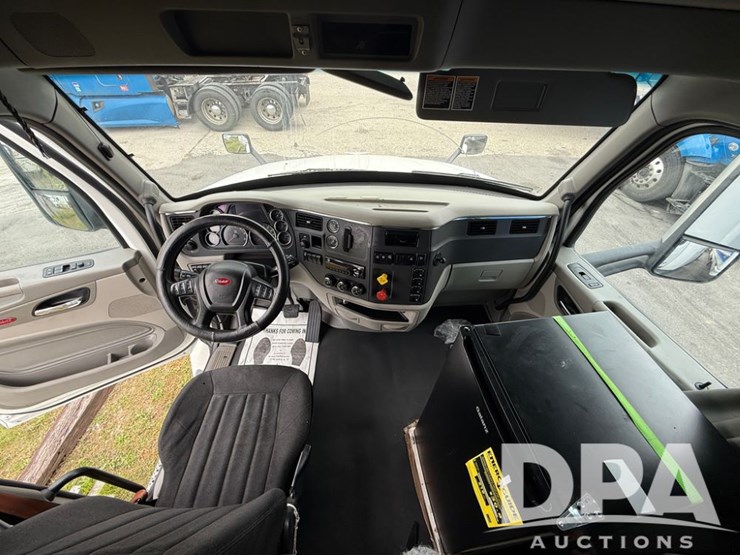2019-peterbilt-579-image-23